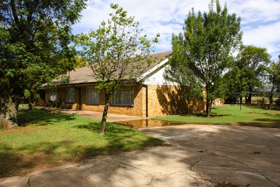 To Let 4 Bedroom Property for Rent in Potchefstroom Rural North West